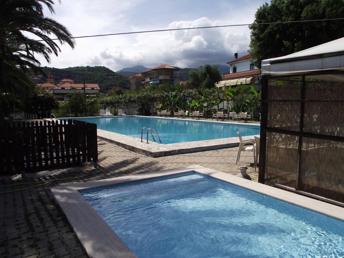 Bike And Breakfast Apartments Pietra Ligure Dış mekan fotoğraf